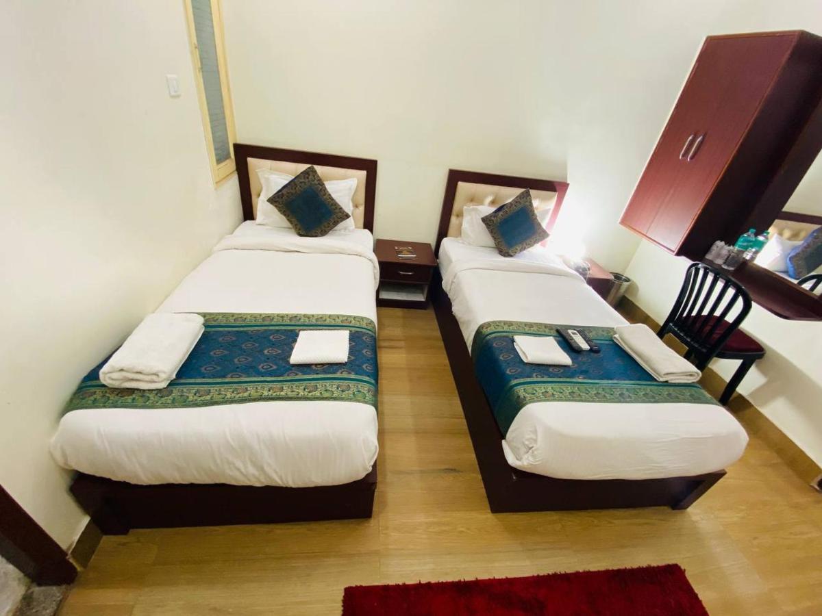 The Century Plaza Hotel Varanasi Eksteriør bilde